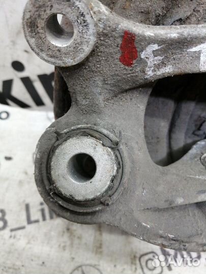 Кулак задний левый Mercdes W211 W219