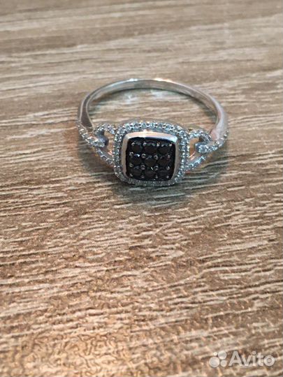 Кольцо с черными бриллиантами