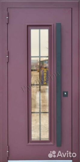 Входная металлическая дверь с длинной ручкой