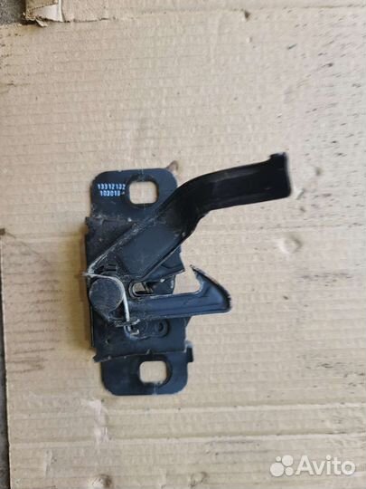 Замок капота Opel Astra J 2010
