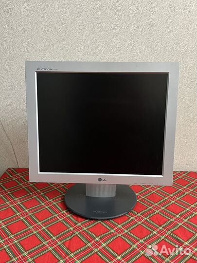 Монитор LG Flatron L1730S