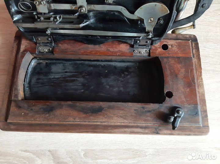 Швейная машинка зингер ручная