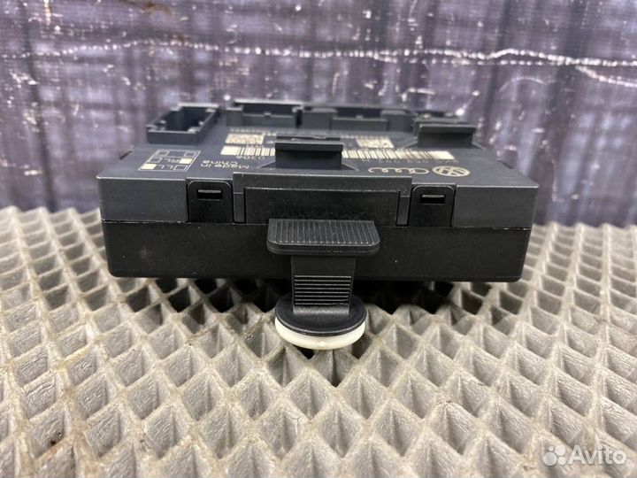 Блок управления дверьми передний левый Audi Q5 8R