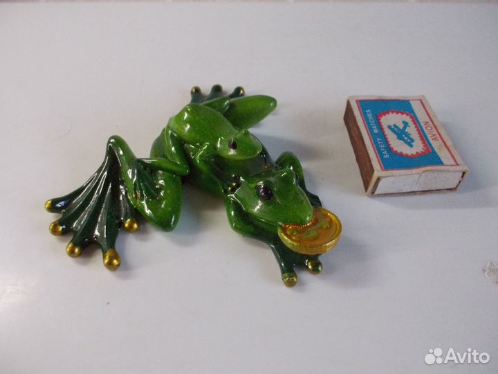 Статуэтки разные