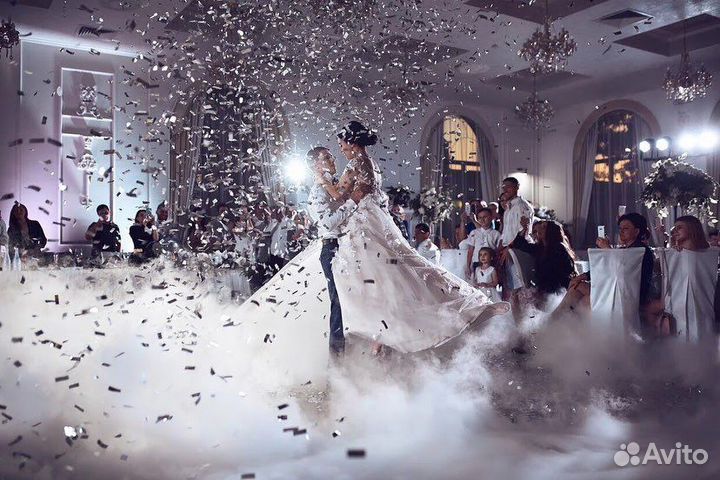 Холодные фонтаны, тяжелый дым, конфетти, снег