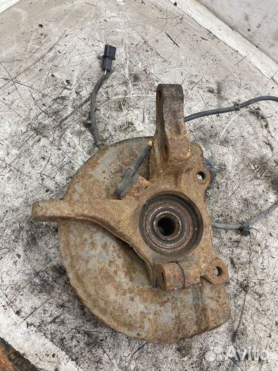 Кулак поворотный передний левый Mitsubishi Lancer