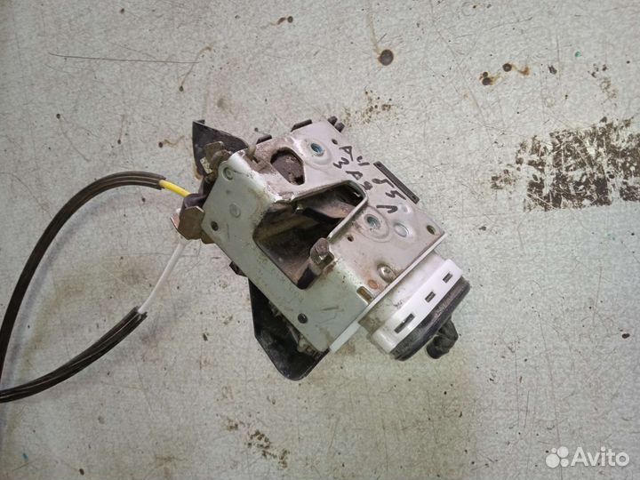 Замок двери задний левый Audi A4 B5 ауди а4 б5