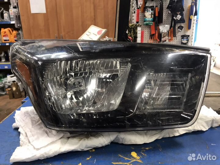Фара Ssangyong Sports 2 передняя правая (б/у)