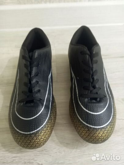 Футбольные бутсы