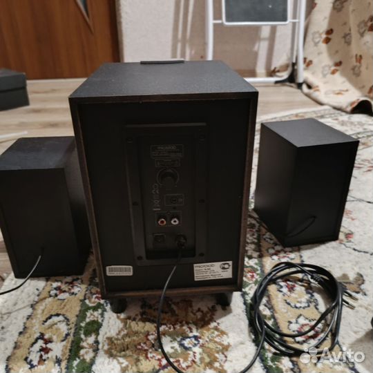 Сабвуфер и две колонки microlab M-400 II