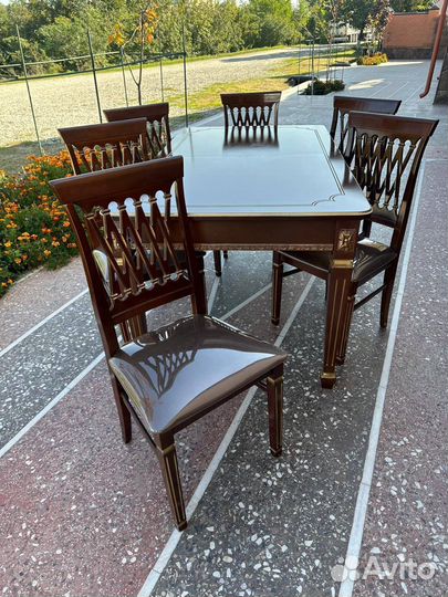 Стол и стулья