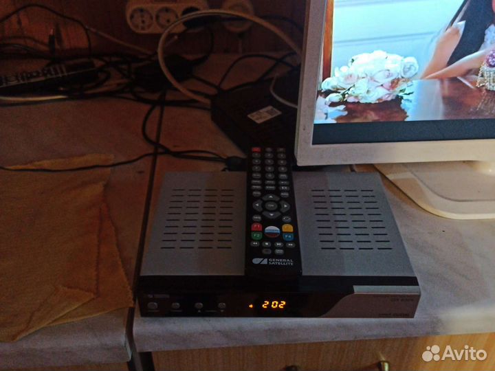 Ресивер триколор gs 8304. Оплачен до 2031г