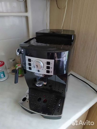 Кофемашина delonghi magnifica s