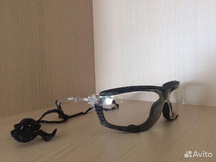 Защитные очки