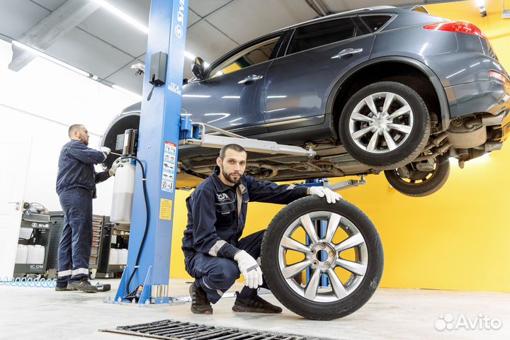 Автослесарь по замене масла