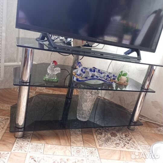 Стеклянная тумба под тв