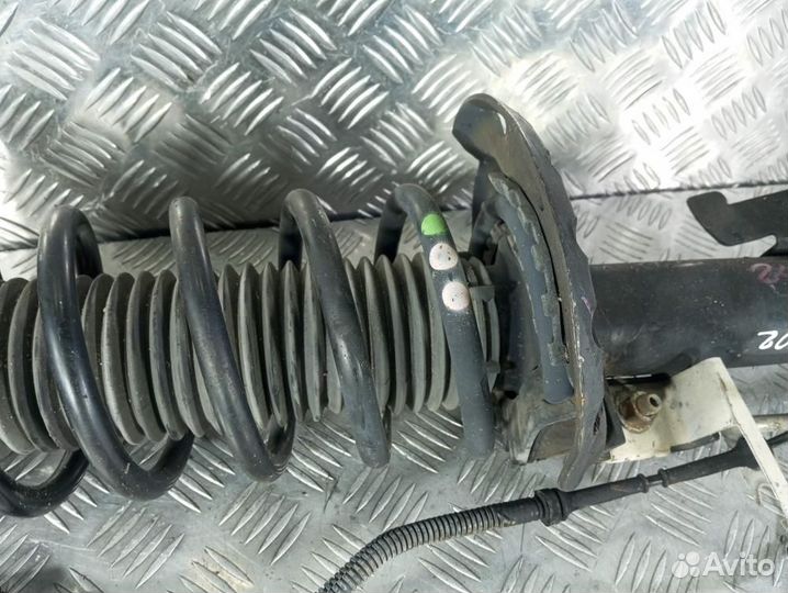 Б/У Б/У Стойка передняя правая Из Японии. 31329495