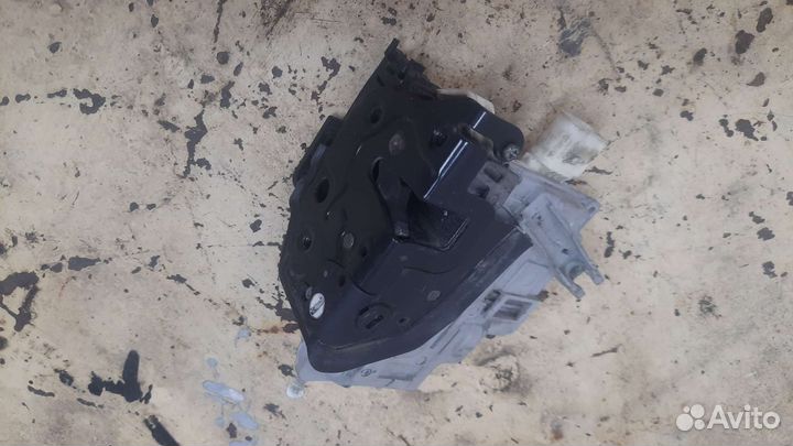 Замок задней правой двери passat b6