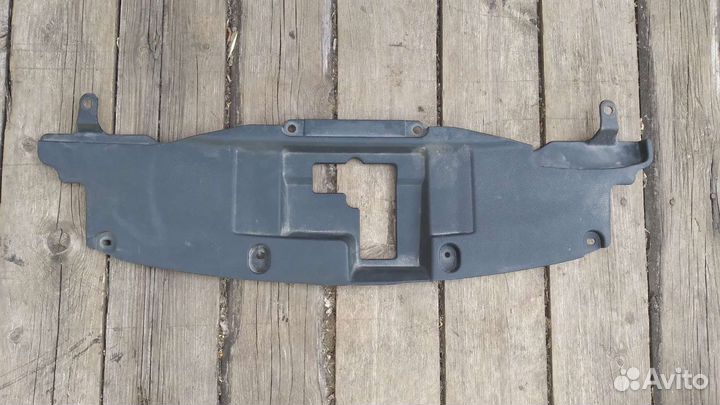 Накладка замка капота Toyota Hilux