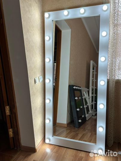 Гримерное зеркало с лампочками светодиодовыми