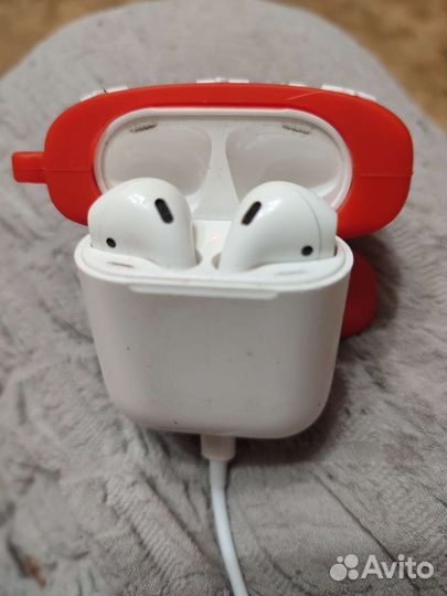 Беспроводные наушники apple airpods 1