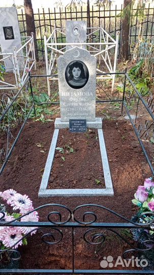 Памятники из серого гранита