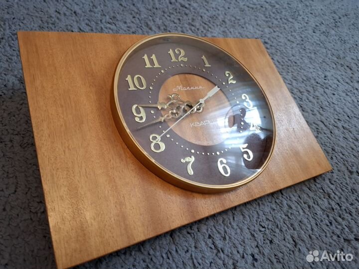 Настенные часы Молния советские