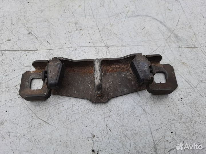 Ответная часть замка багажника Форд С Мах