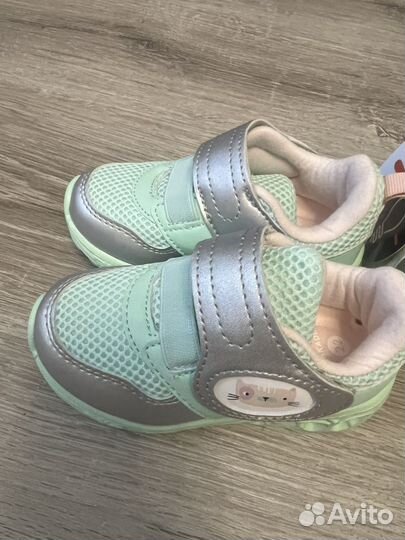 Новые кроссовки kakadu