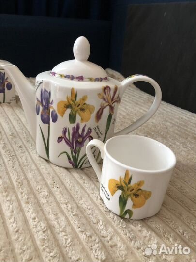 Заварочный чайник и чашки Ирисы