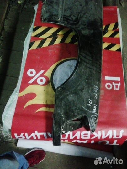 Крыло переднее правое Mercedes-Benz 124