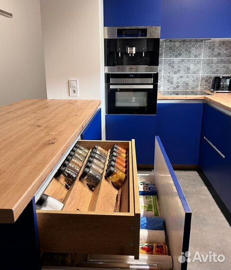 Кухонный гарнитур на заказ от фабрики