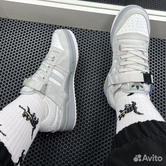 Adidas forum low р.43,44 натуралка