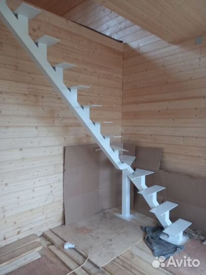Лестница на металлокаркасе изготовление под ключ