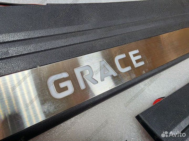 Накладки на пороги Honda Grace