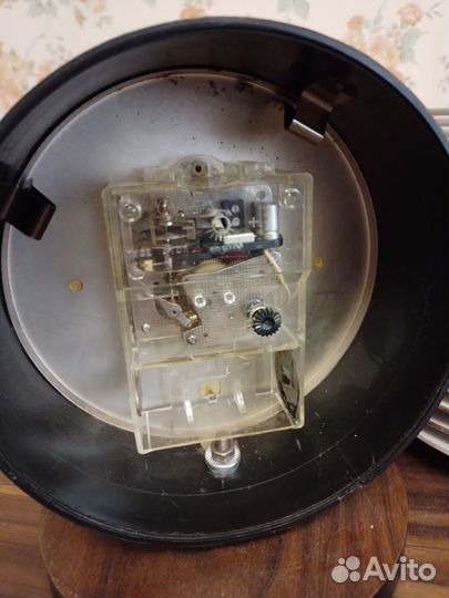 Часы янтарь