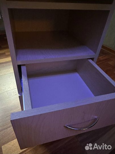 Маникюрный стол