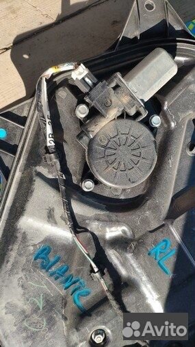 Стеклоподъемник задний левый Mazda Biante ccefw