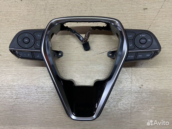 Блок кнопок руля Toyota Camry 75