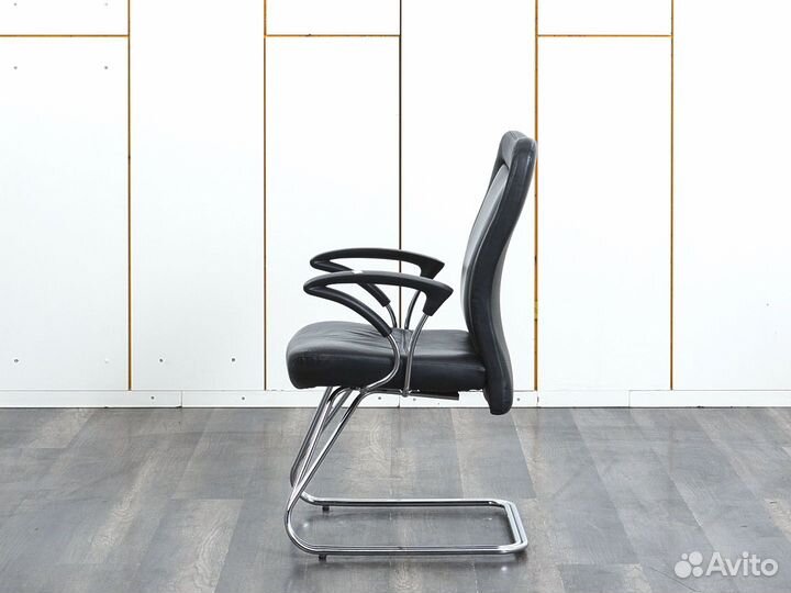 Офисное кресло