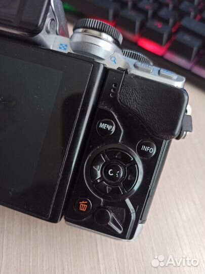 Olympus OM-D E-M10 kit + Доп Аккумуляторы