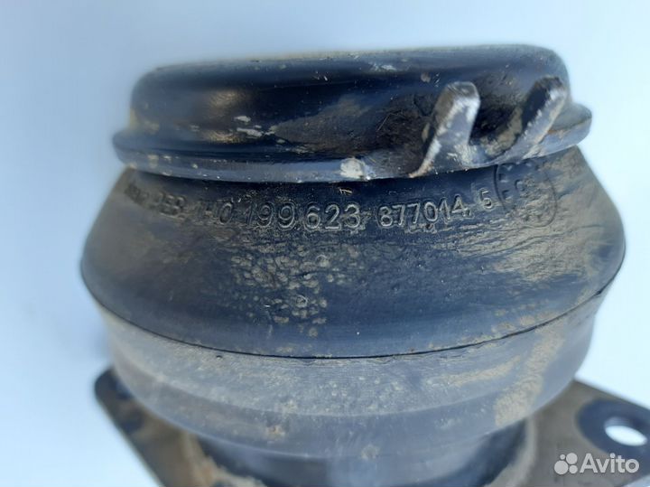 Опора двигателя правая Volkswagen Polo 3 1994-1999