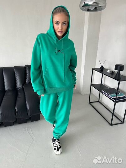 Спортивный костюм женский