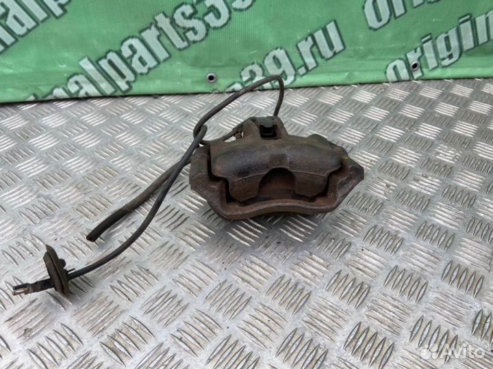 Суппорт передний левый Mercedes-Benz 190E W201