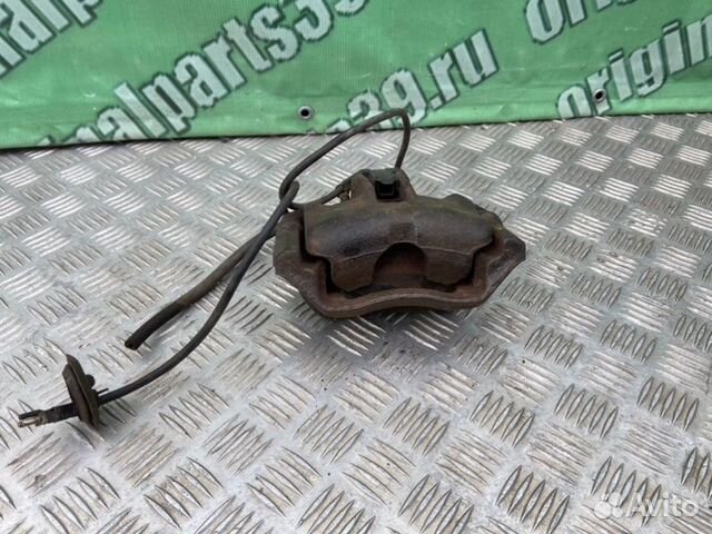 Суппорт передний левый Mercedes-Benz 190E W201