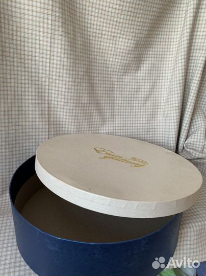 Подарочная коробка