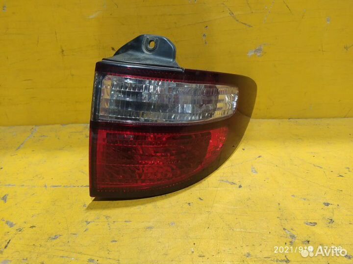 Фонарь задний правый задний правый Toyota Estima