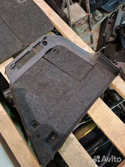 Обшивка багажника Volkswagen Tiguan 1 2010