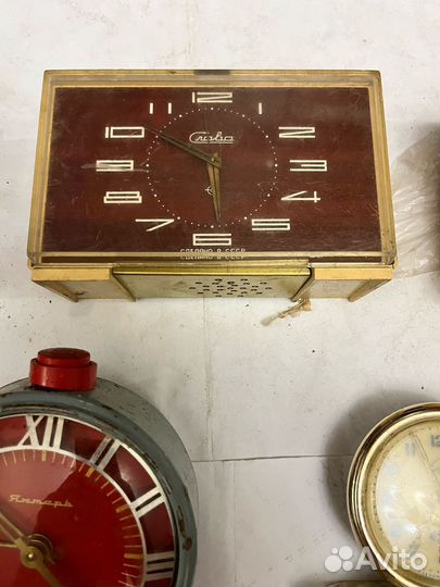 Часы будильники настольный