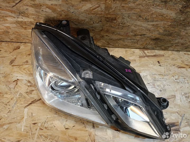 Фара ксенон правая Mercedes E W212